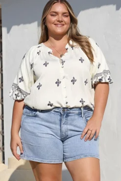 Alicia Top - Mandarin Collar Buttoned-Down Top in Sahara Print Navy>Salty Crush