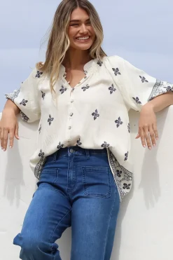 Alicia Top - Mandarin Collar Buttoned-Down Top in Sahara Print Navy><noscript><img width=