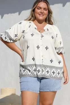 Alicia Top - Mandarin Collar Buttoned-Down Top in Sahara Print Navy><noscript><img width=