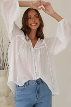 Angeline Top - Buttoned Down Scoop Hem Balloon Sleeve Blouse in White><noscript><img width=