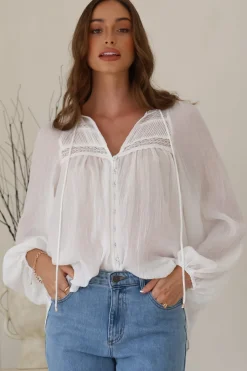 Angeline Top - Buttoned Down Scoop Hem Balloon Sleeve Blouse in White><noscript><img width=