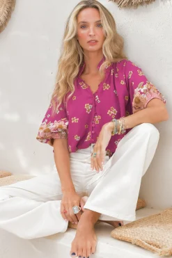 Arden Blouse: V-Neck Buttoned Through Scoop Hem Top in Bee Orchid Print><noscript><img width=
