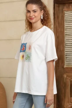 Arion T-Shirt - Crew Neck Relaxed Fit Graphic Tee in Sylas Print><noscript><img width=