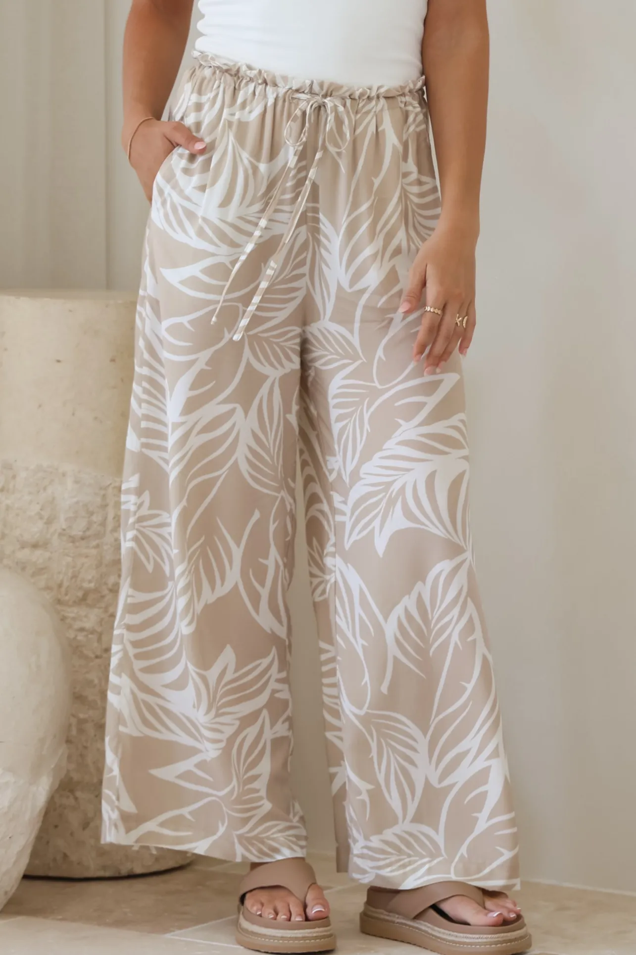 Armon Pants - Paper Bag Waist With Tie Wide Leg Pants In Jeani Print Beige>Salty Crush
