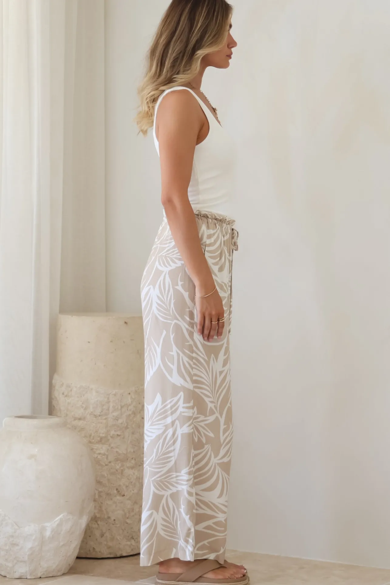 Armon Pants - Paper Bag Waist With Tie Wide Leg Pants In Jeani Print Beige>Salty Crush