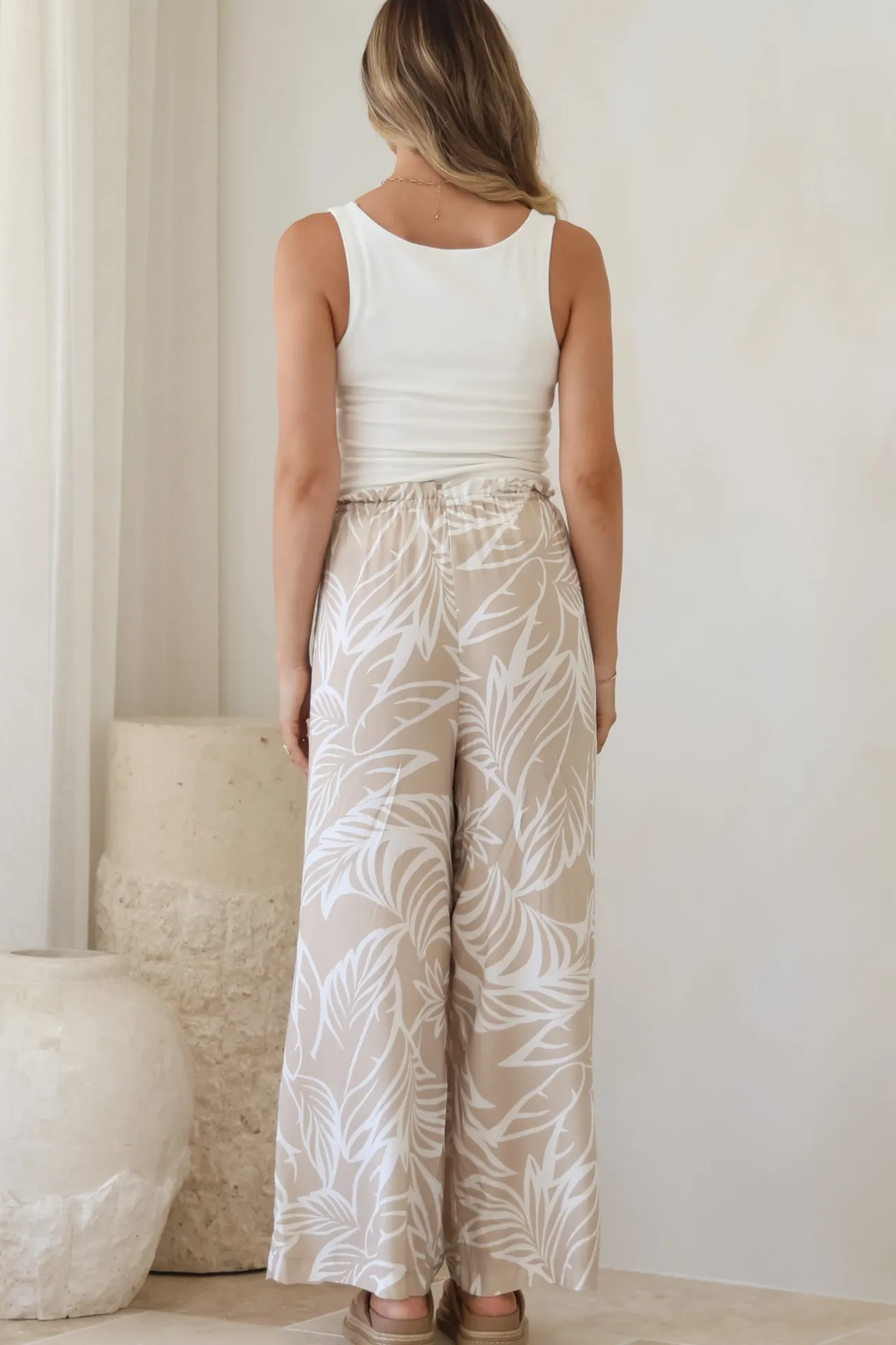 Armon Pants - Paper Bag Waist With Tie Wide Leg Pants In Jeani Print Beige>Salty Crush