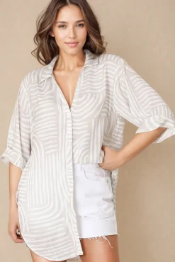 Beachly Shirt - Folded Collar Button Down Relaxed Shirt in Hansel Print><noscript><img width=