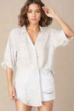 Beachly Shirt - Folded Collar Button Down Relaxed Shirt in Hansel Print><noscript><img width=