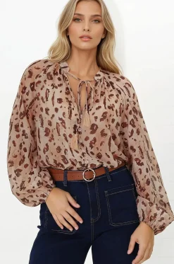 Bonnie Blouse - Button Down Scoop Hem Blouse in Leopard Print><noscript><img width=