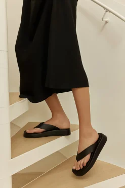 Bouncer II Flatform Thongs - Black Smooth>Verali Clearance