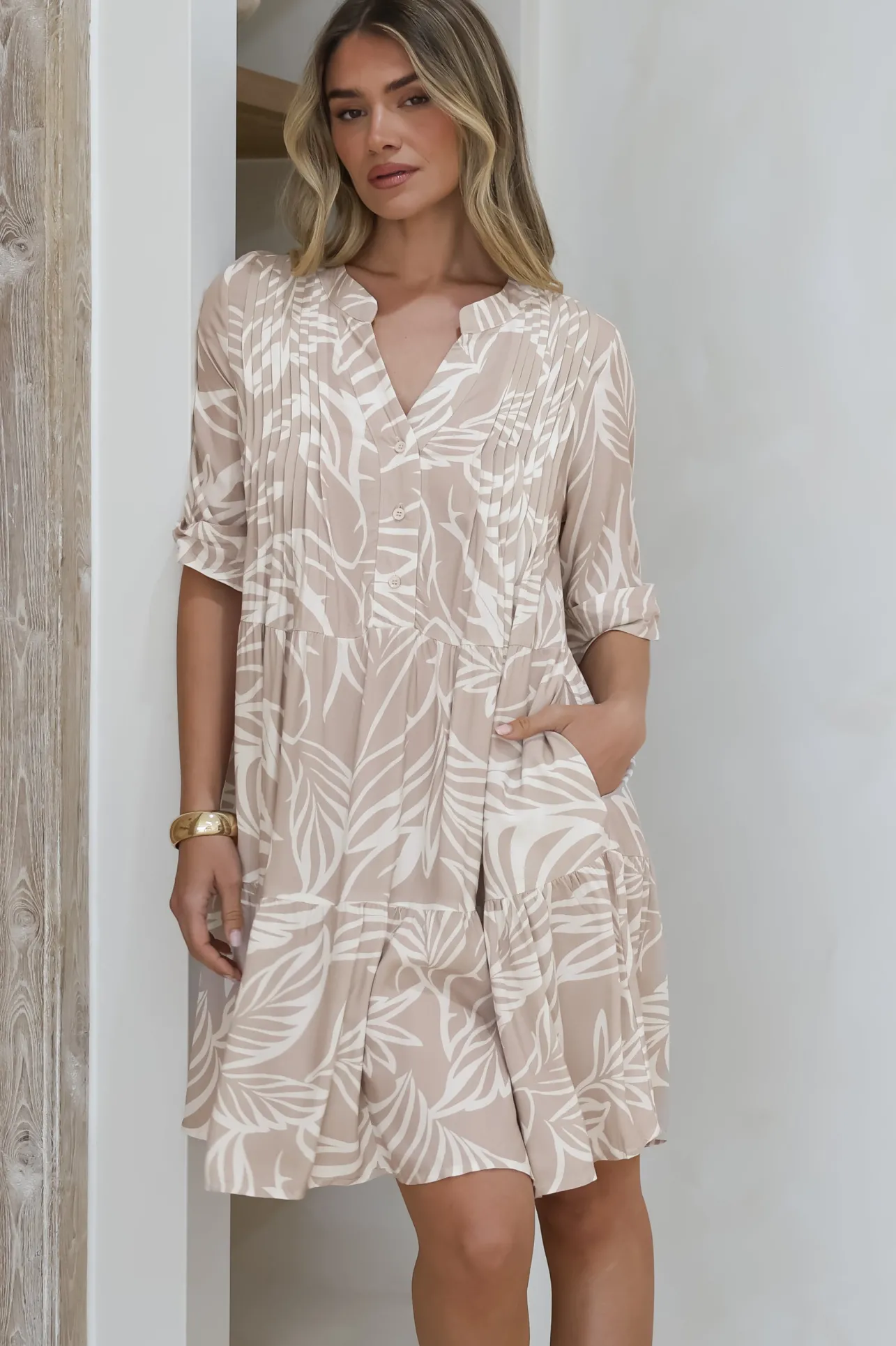 Evie Mini Dress - 3/4 Sleeve Tiered Smock Dress in Jeani Print Beige>Salty Crush Discount