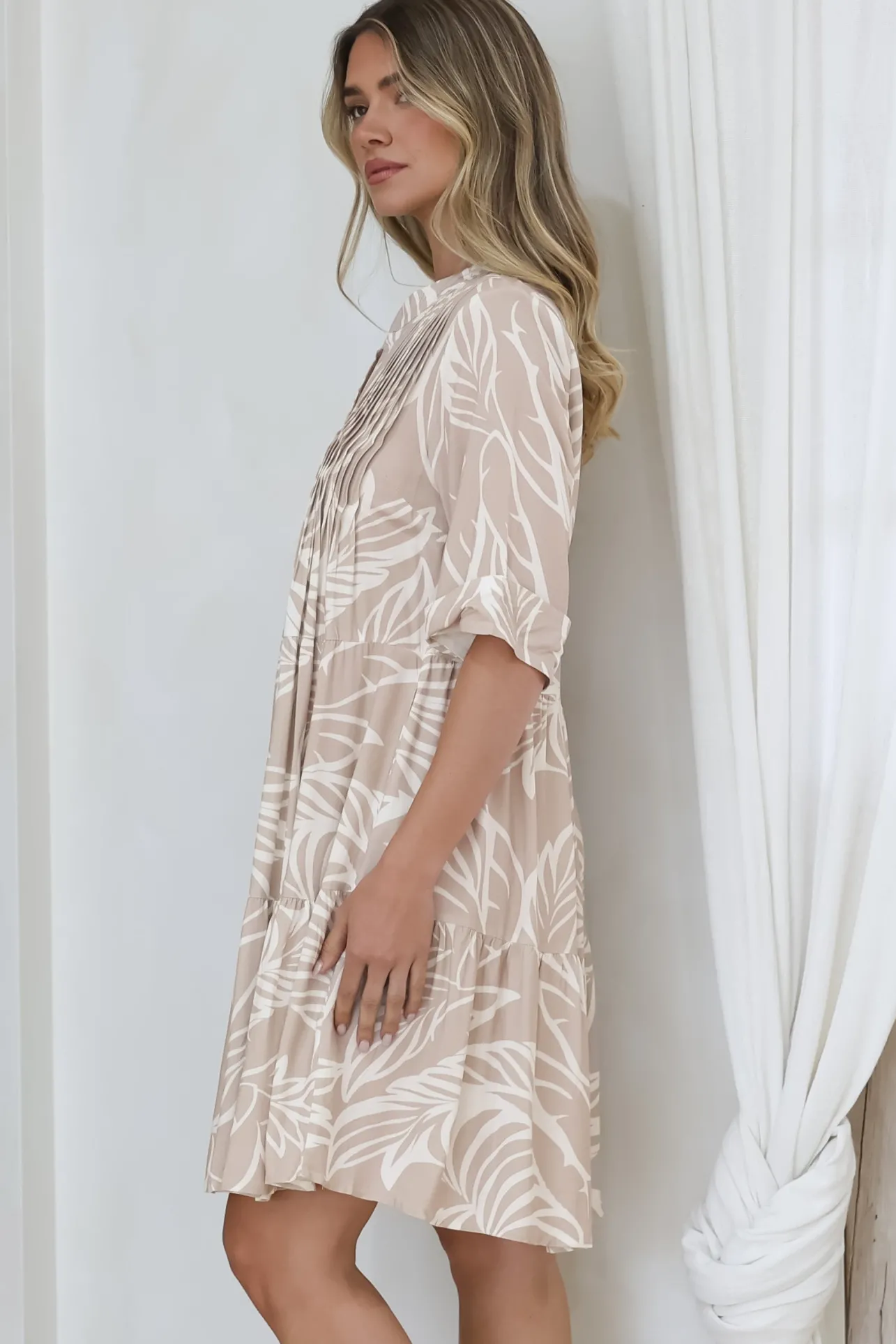 Evie Mini Dress - 3/4 Sleeve Tiered Smock Dress in Jeani Print Beige>Salty Crush Discount