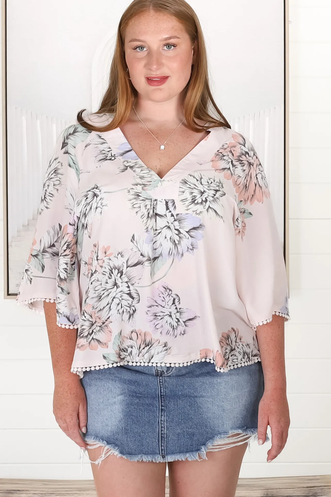 Gabriella Top - Mandarin Collar Deep V Neck Crochet Trim Top in Blooming Bouquet Print>Jaase Outlet