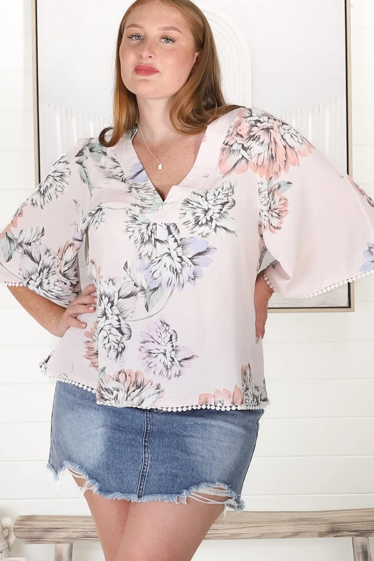 Gabriella Top - Mandarin Collar Deep V Neck Crochet Trim Top in Blooming Bouquet Print>Jaase Outlet