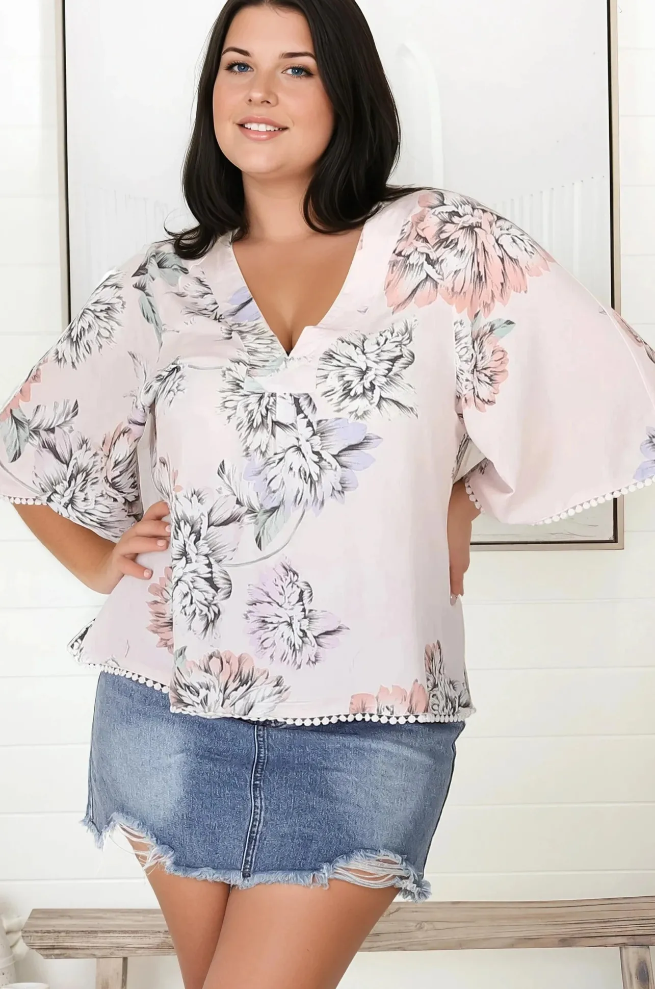 Gabriella Top - Mandarin Collar Deep V Neck Crochet Trim Top in Blooming Bouquet Print>Jaase Outlet