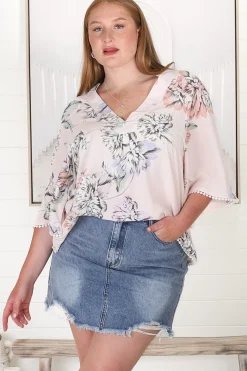 Gabriella Top - Mandarin Collar Deep V Neck Crochet Trim Top in Blooming Bouquet Print><noscript><img width=