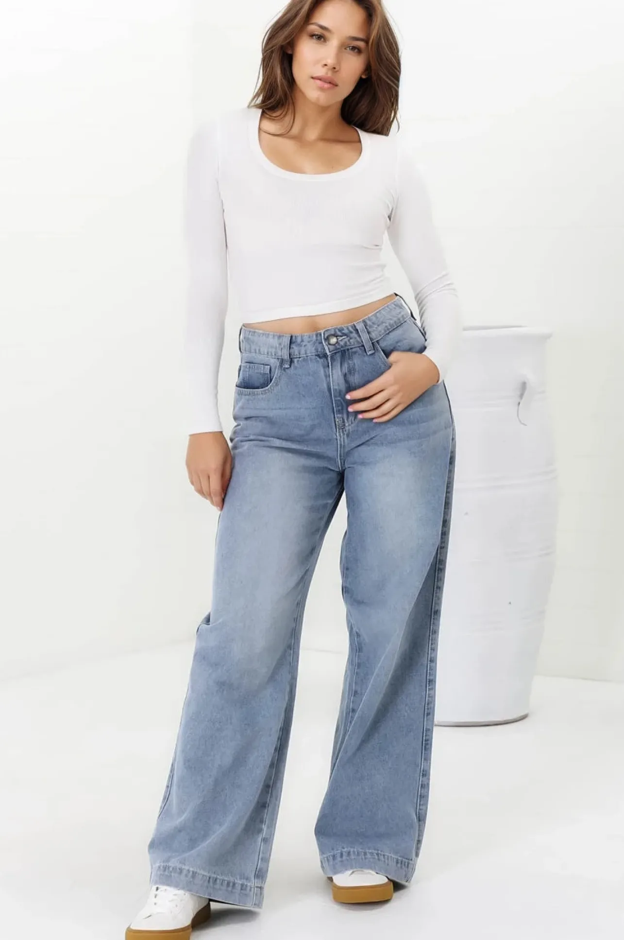 Joey Jeans - Relaxed Mid Rise Mum Jeans in Light Denim>Salty Crush Best