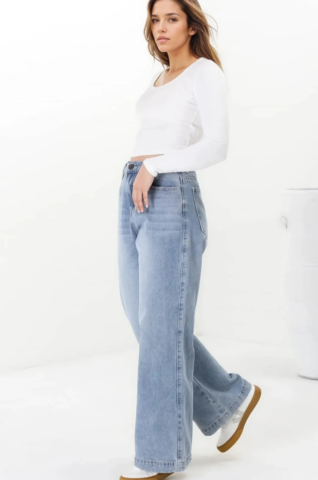 Joey Jeans - Relaxed Mid Rise Mum Jeans in Light Denim>Salty Crush Best