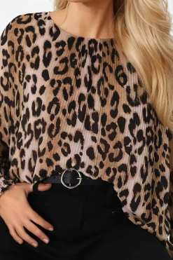 Kayt Blouse - Plisse Long Sleeve Top with High-Low Hemline in Leopard Print><noscript><img width=