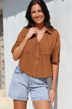 Marion Shirt - Collared Buttoned Down Shirt with Pockets in Rust><noscript><img width=