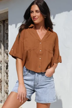 Marion Shirt - Collared Buttoned Down Shirt with Pockets in Rust><noscript><img width=