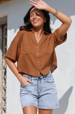 Marion Shirt - Collared Buttoned Down Shirt with Pockets in Rust><noscript><img width=