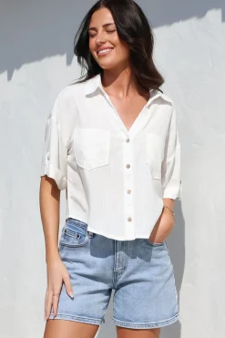 Marion Shirt - Collared Buttoned Down Shirt with Pockets in White><noscript><img width=