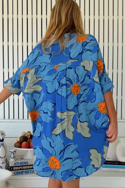 River Shirt - Oversized Button Down Shirt with Scoop High-Low Hem in Blue Bell Print><noscript><img width=