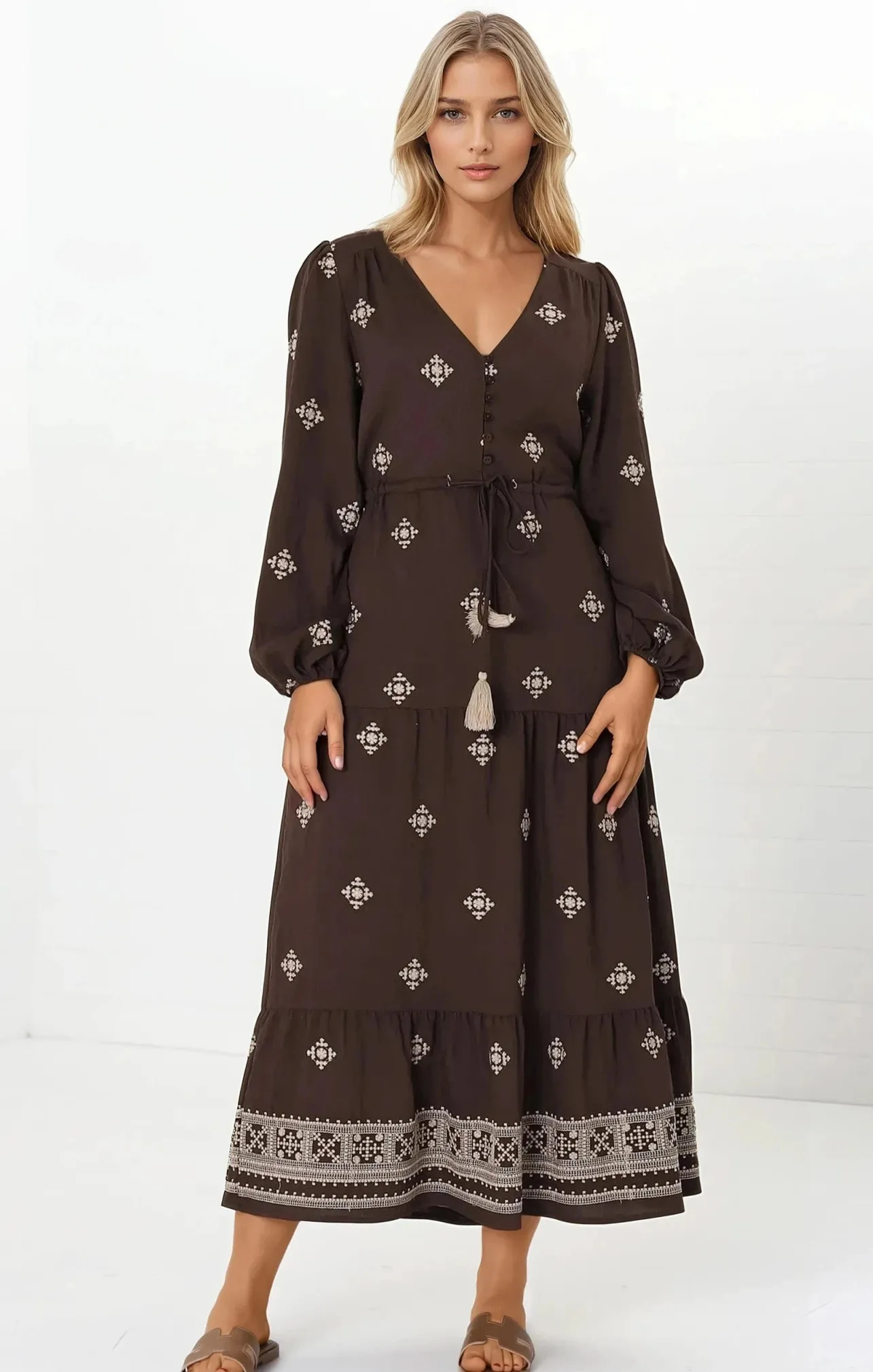 Rylie Maxi Dress - Embroidered Long Sleeve Dress with Pull Tie Waist in Vesper Print Brown>Salty Crush Best