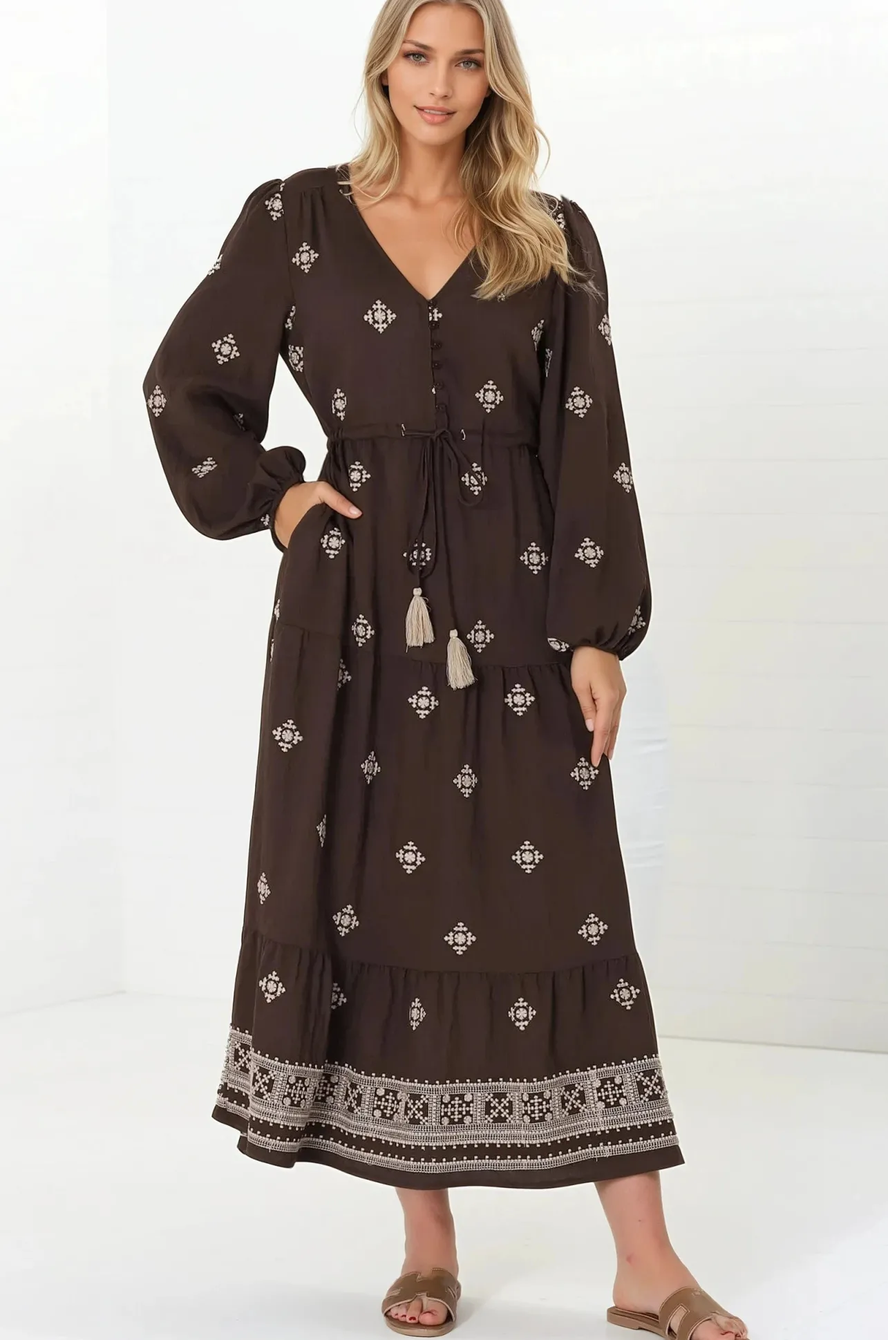 Rylie Maxi Dress - Embroidered Long Sleeve Dress with Pull Tie Waist in Vesper Print Brown>Salty Crush Best