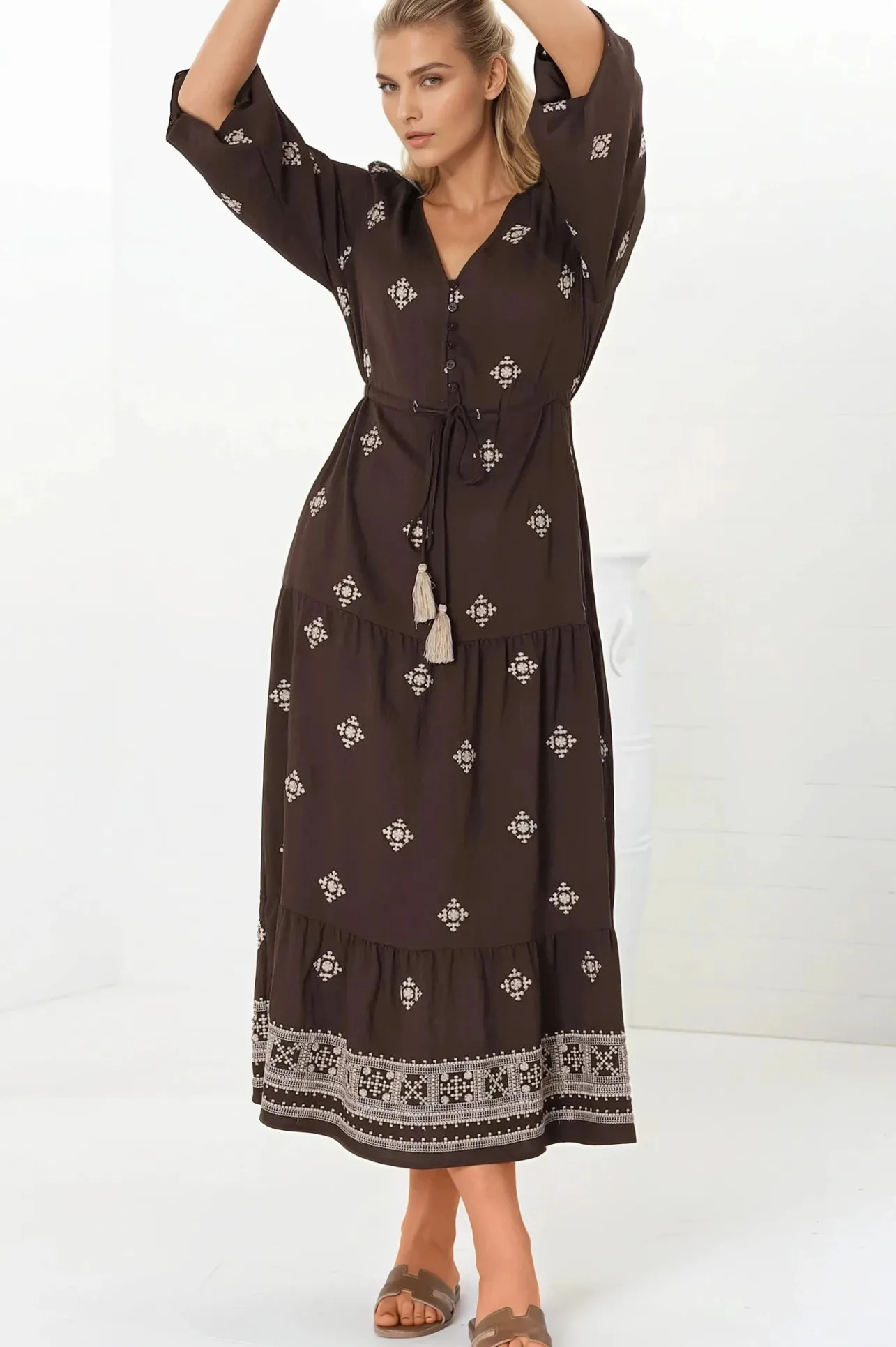 Rylie Maxi Dress - Embroidered Long Sleeve Dress with Pull Tie Waist in Vesper Print Brown>Salty Crush Best