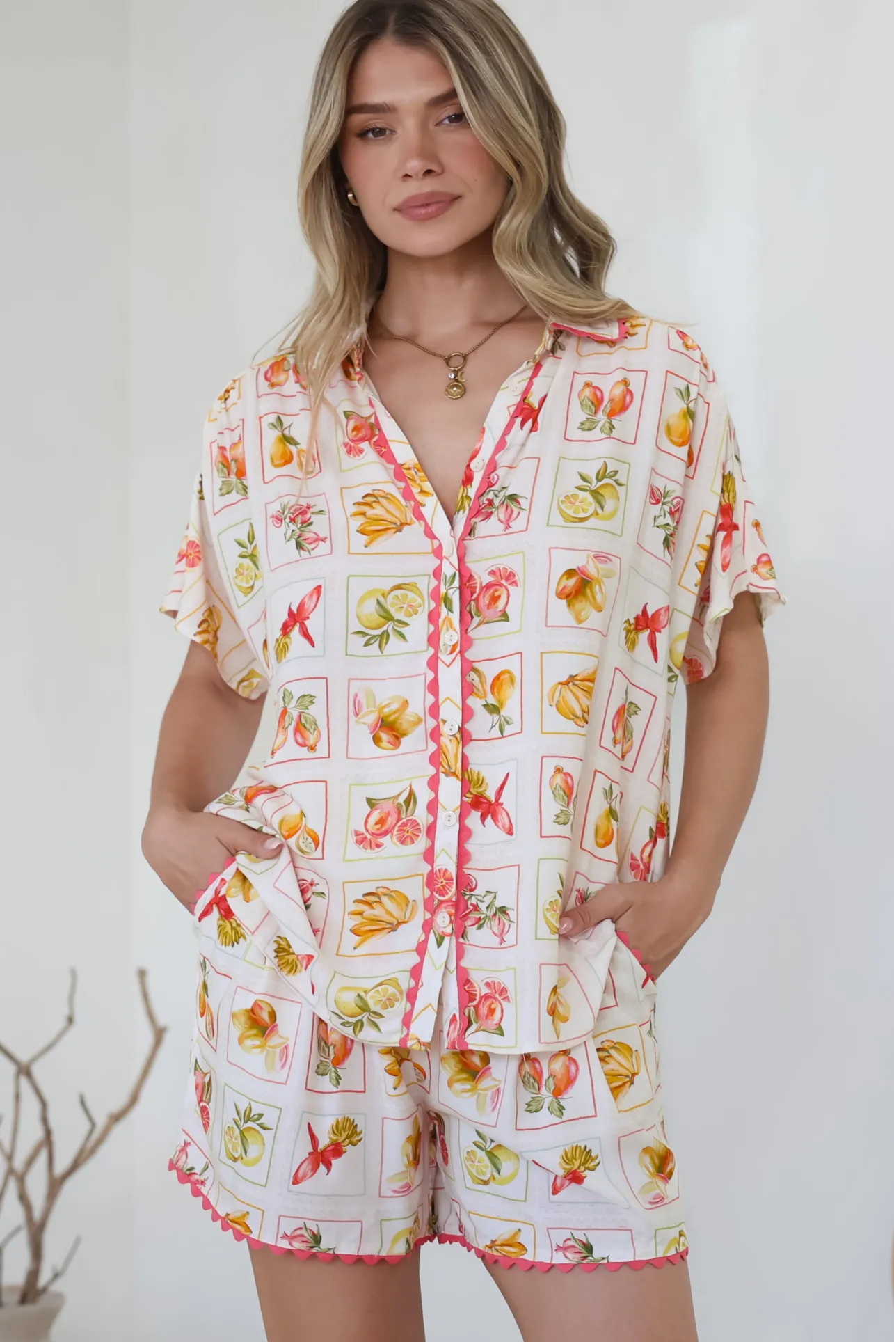 Stacy Shirt - Collared Button Down High-Low Shirt in Dahlar Print>Salty Crush Sale