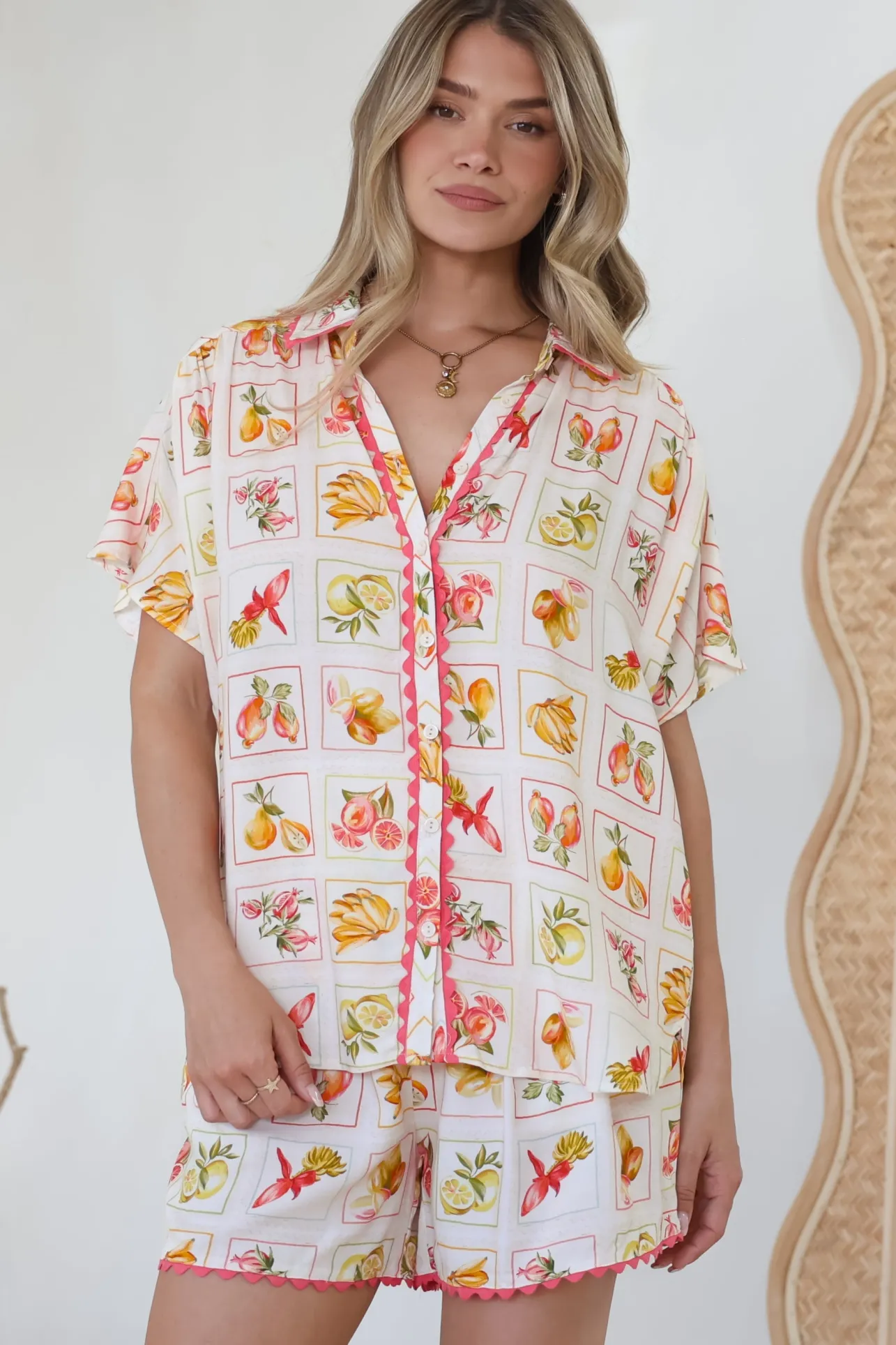 Stacy Shirt - Collared Button Down High-Low Shirt in Dahlar Print>Salty Crush Sale