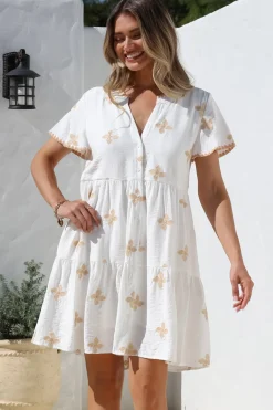 Wilma Mini Dress - Bermuda Collar Button Down Dress with Cap Sleeves in Gigi Print White><noscript><img width=