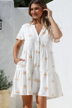 Wilma Mini Dress - Bermuda Collar Button Down Dress with Cap Sleeves in Gigi Print White><noscript><img width=