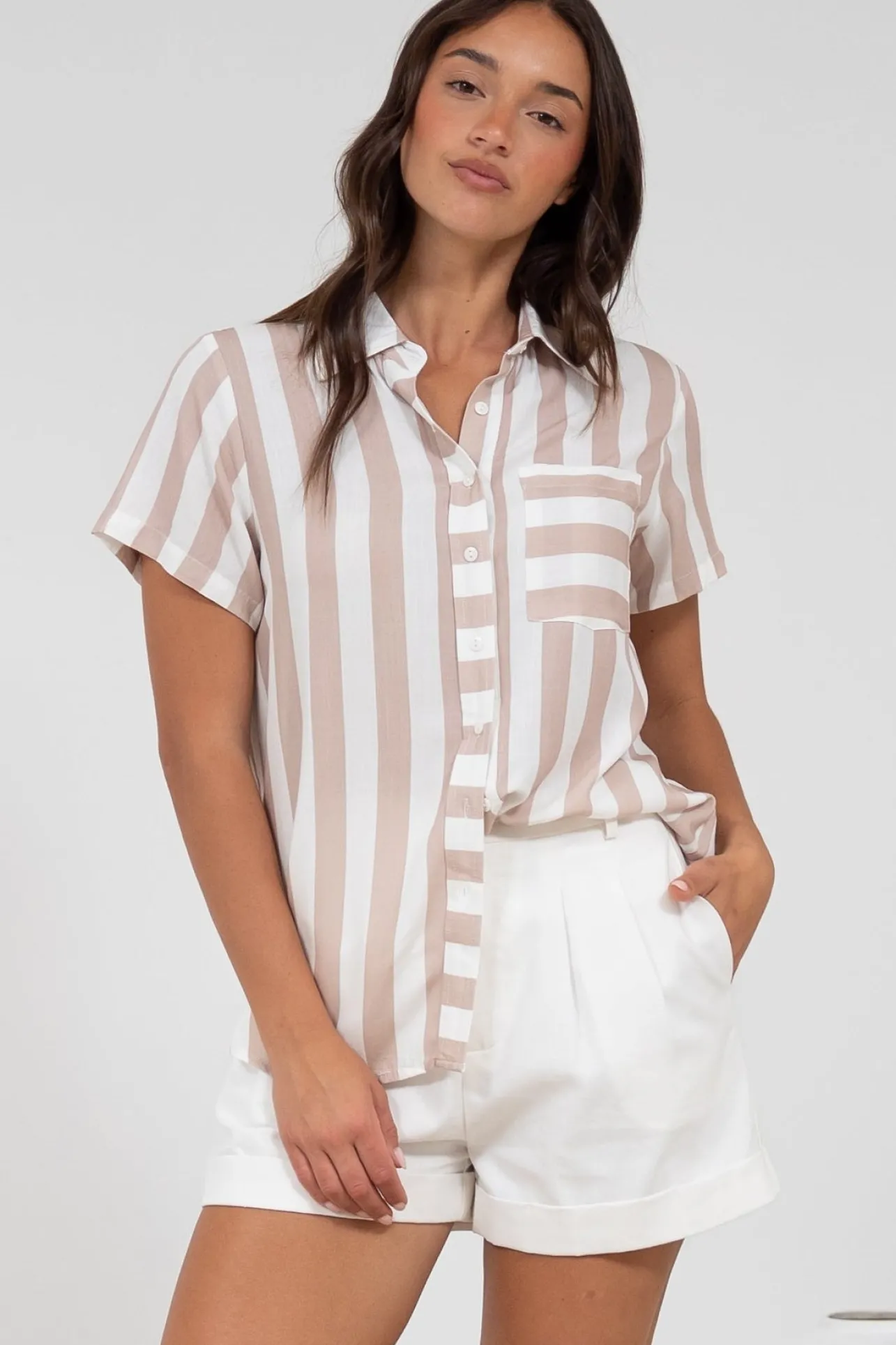 Wynn Shirt - Collared Button Down with Pocket in Gaubi Print Beige>Salty Crush Best