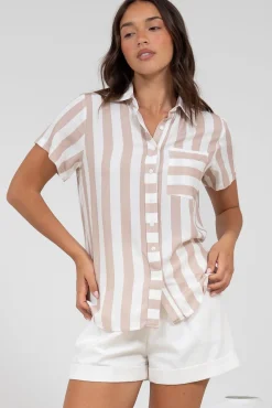 Wynn Shirt - Collared Button Down with Pocket in Gaubi Print Beige><noscript><img width=