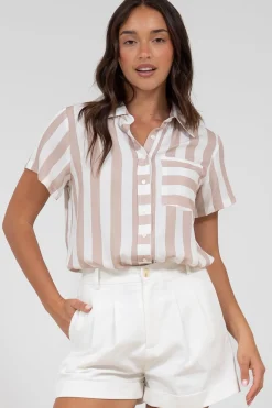Wynn Shirt - Collared Button Down with Pocket in Gaubi Print Beige><noscript><img width=