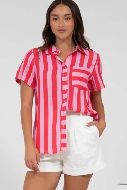 Wynn Shirt - Collared Button Down with Pocket in Gaubi Print Pink>Salty Crush Hot